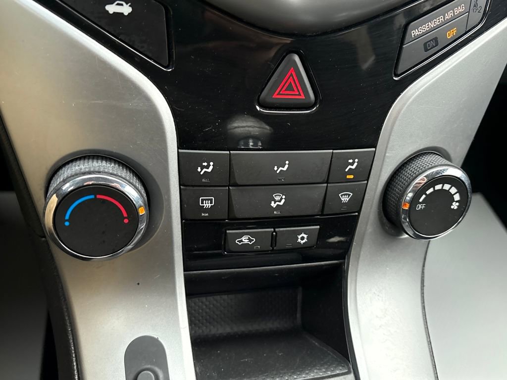 Used 2016 Chevrolet Cruze LT w/ Technology Package image 15