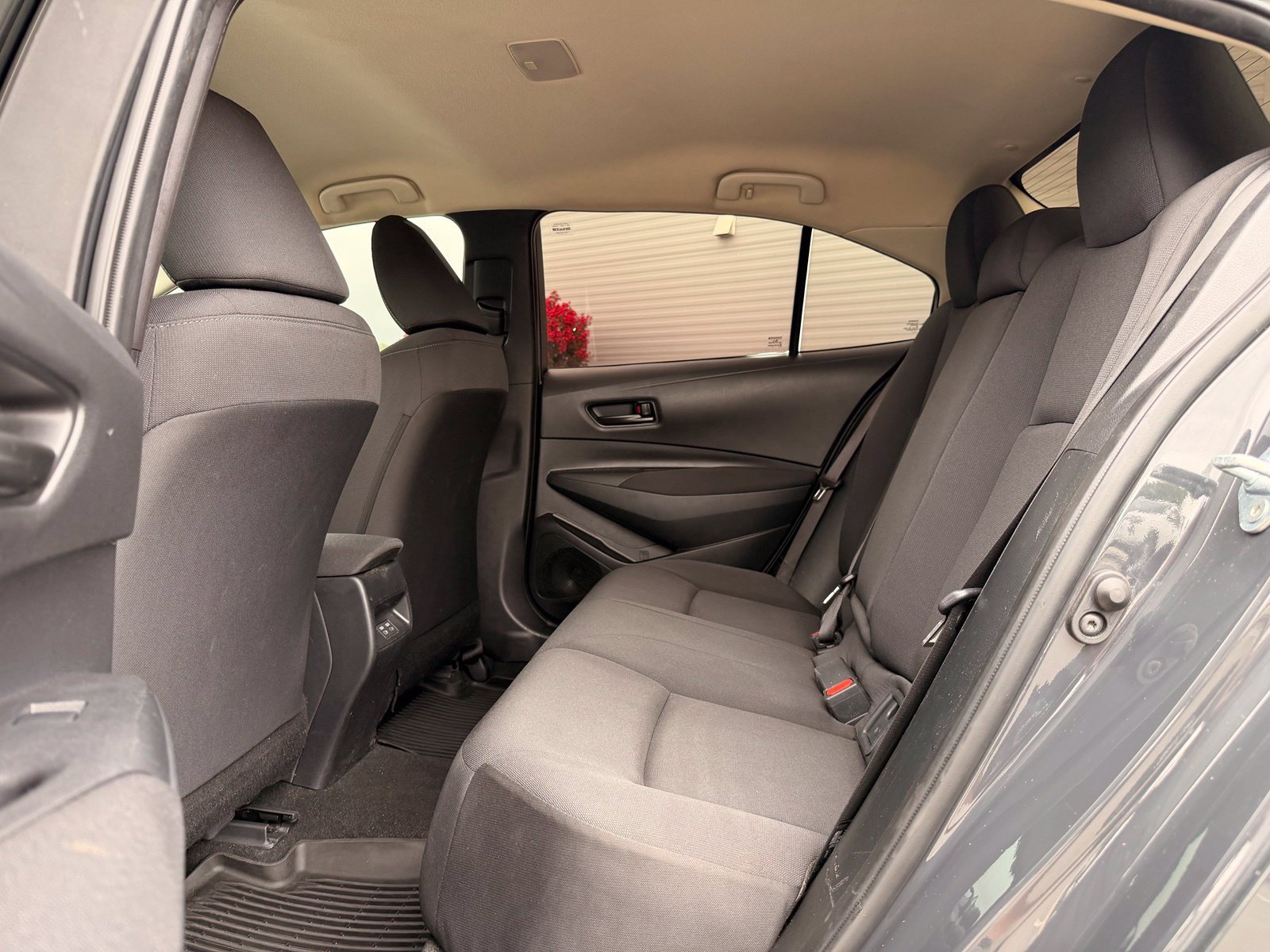 Used 2025 Toyota Corolla LE w/ Convenience Package FWD image 17