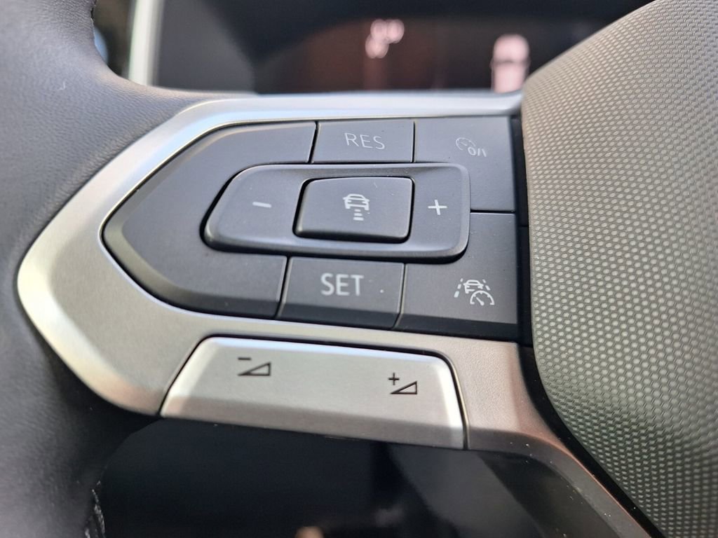 New 2026 Volkswagen Taos SE image 12