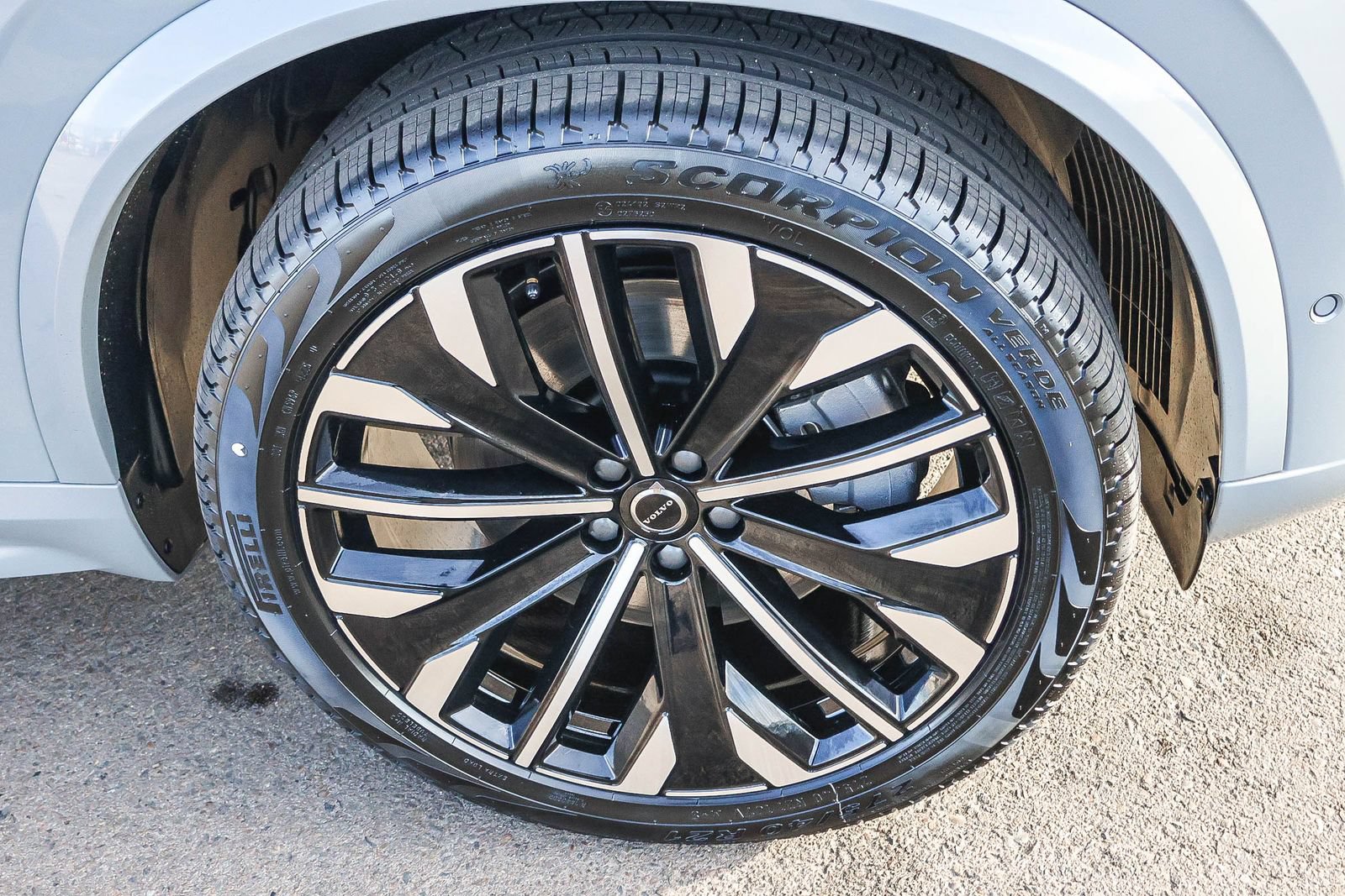 New 2026 Volvo XC90 T8 Plus w/ Protection Package AWD/4WD image 14