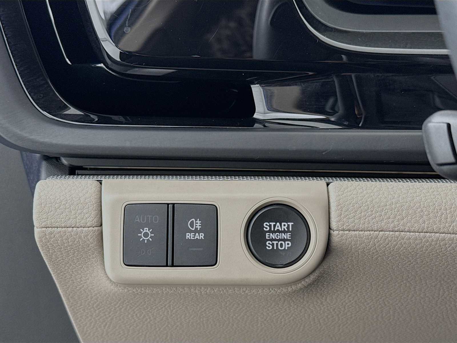 Certified 2025 Porsche Panamera image 14