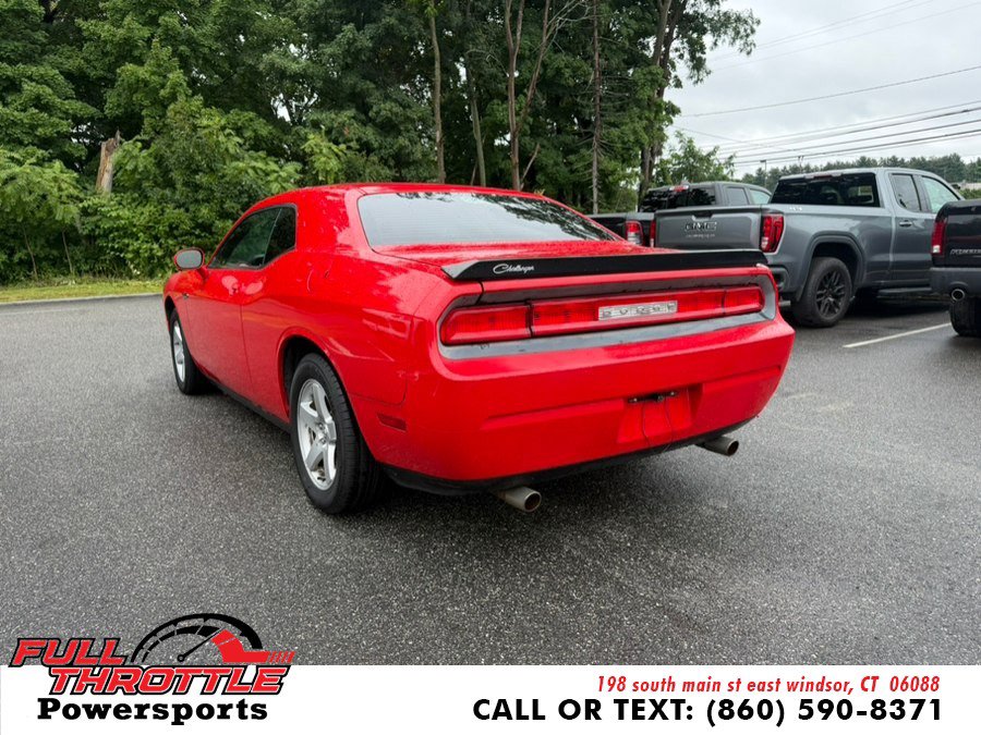 Used 2010 Dodge Challenger SE RWD image 8