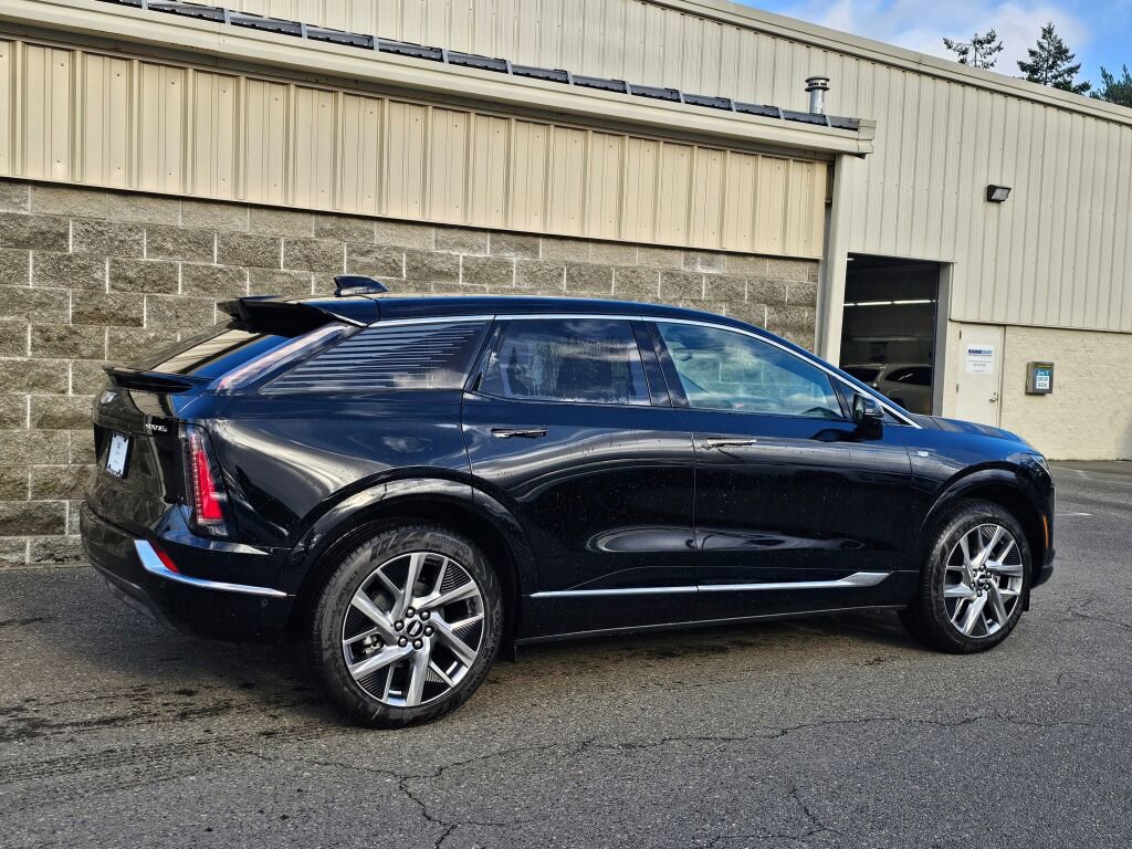 New 2026 Cadillac Optiq Luxury 1 image 9
