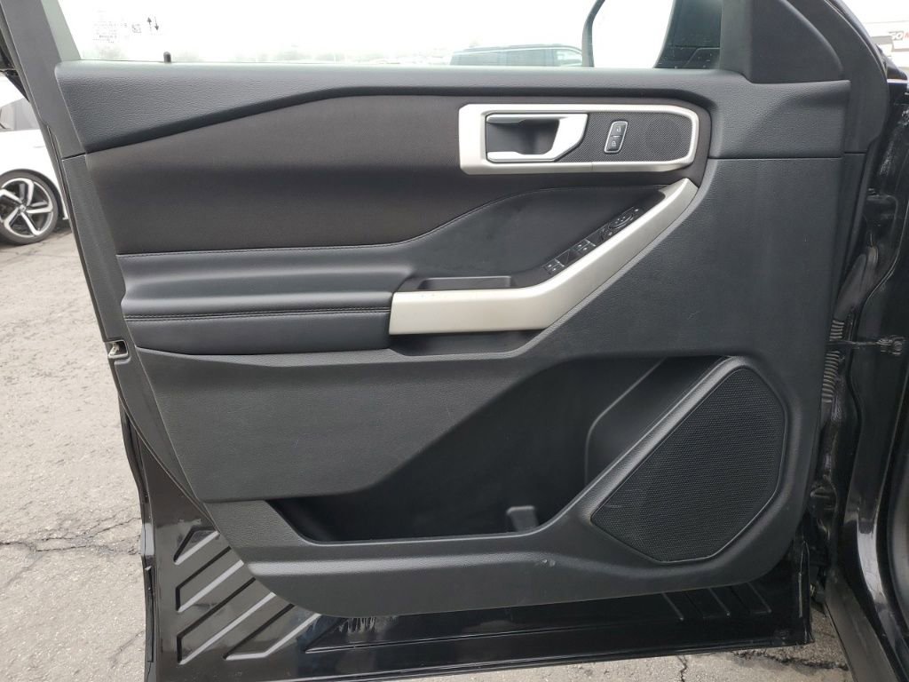 Used 2020 Ford Explorer XLT w/ Comfort Package image 24