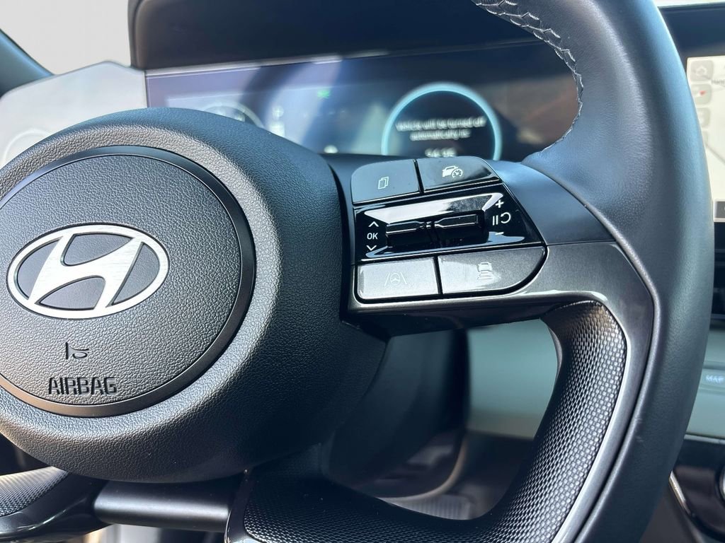 Used 2024 Hyundai Elantra Limited image 21