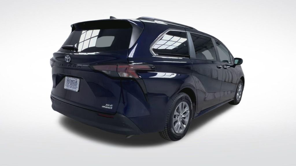 Used 2024 Toyota Sienna XLE w/ XLE Plus Package AWD/4WD image 9