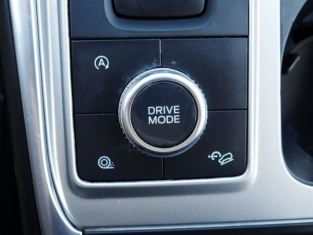 Used 2020 Ford Explorer XLT w/ Equipment Group 202A AWD/4WD image 48