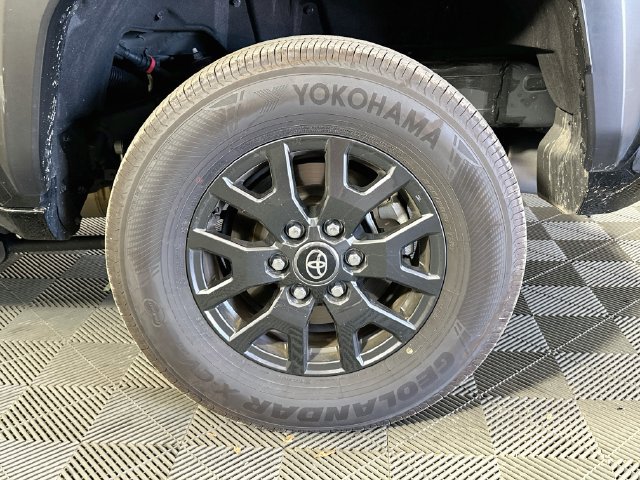 Used 2026 Toyota 4Runner SR5 AWD/4WD image 29