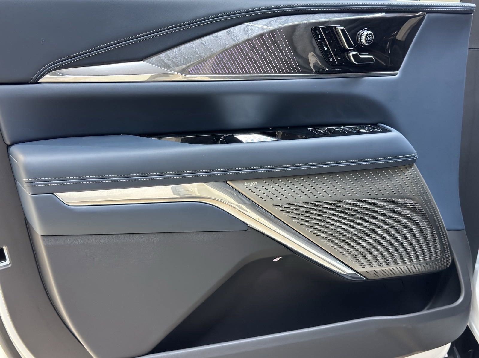 New 2025 Cadillac Escalade IQ Luxury 2 image 13