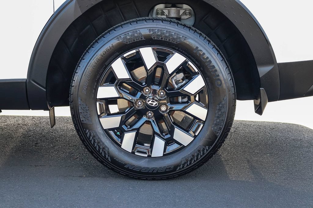 Used 2025 Hyundai Santa Cruz SEL FWD image 12