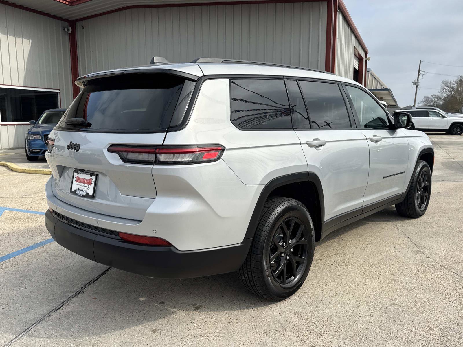 Used 2025 Jeep Grand Cherokee L Altitude image 7