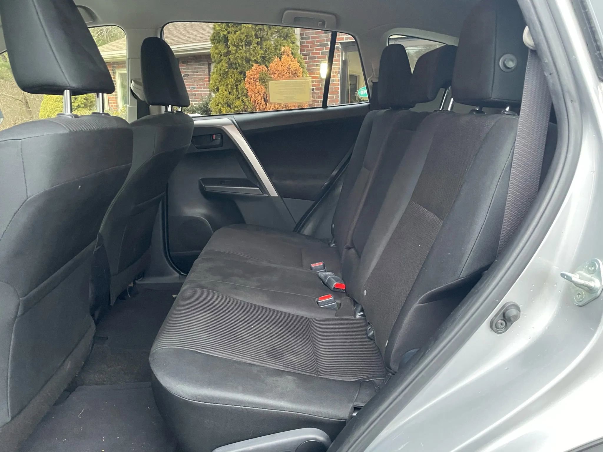 Used 2018 Toyota RAV4 LE w/ Carpet Mat Package image 39
