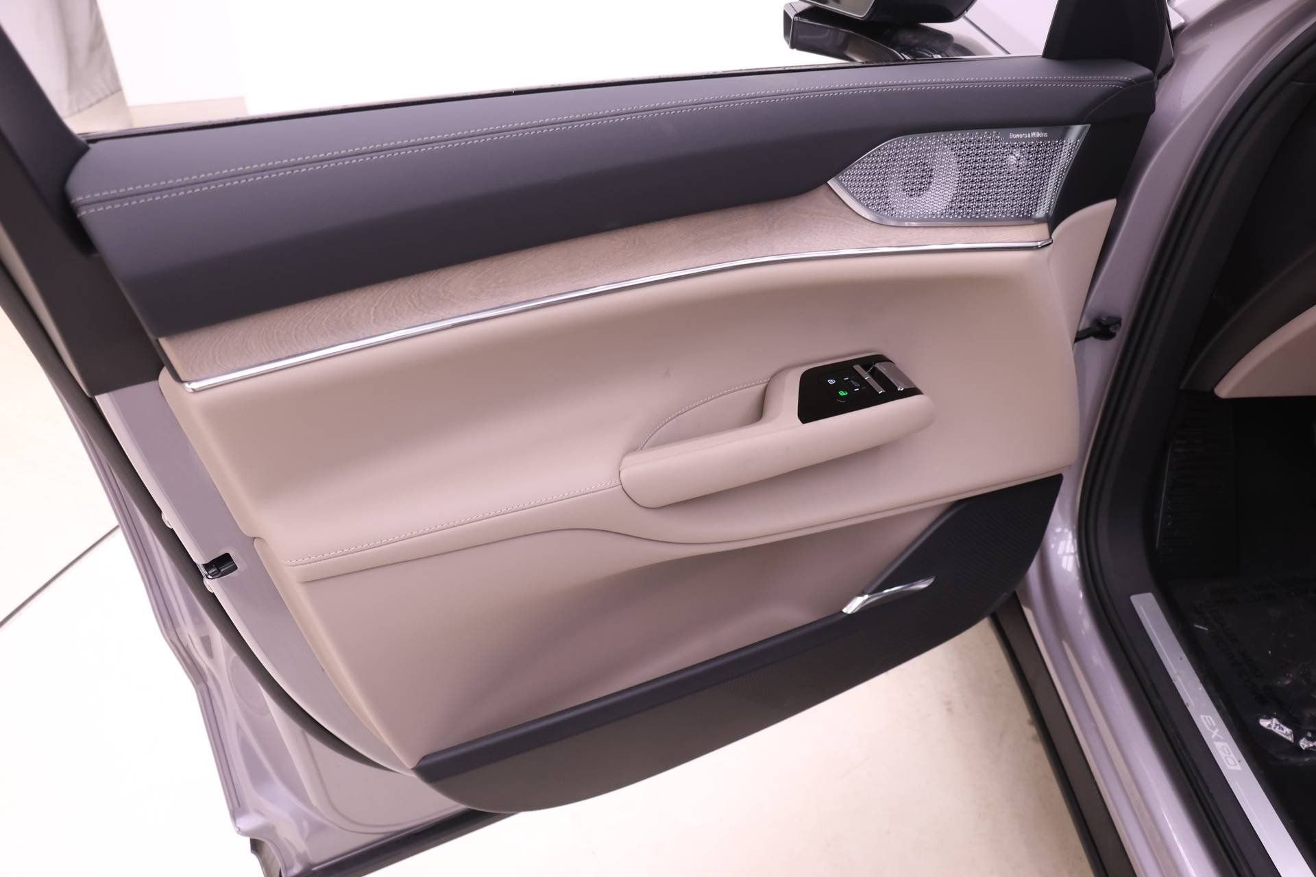New 2026 Volvo EX90 Ultra image 11