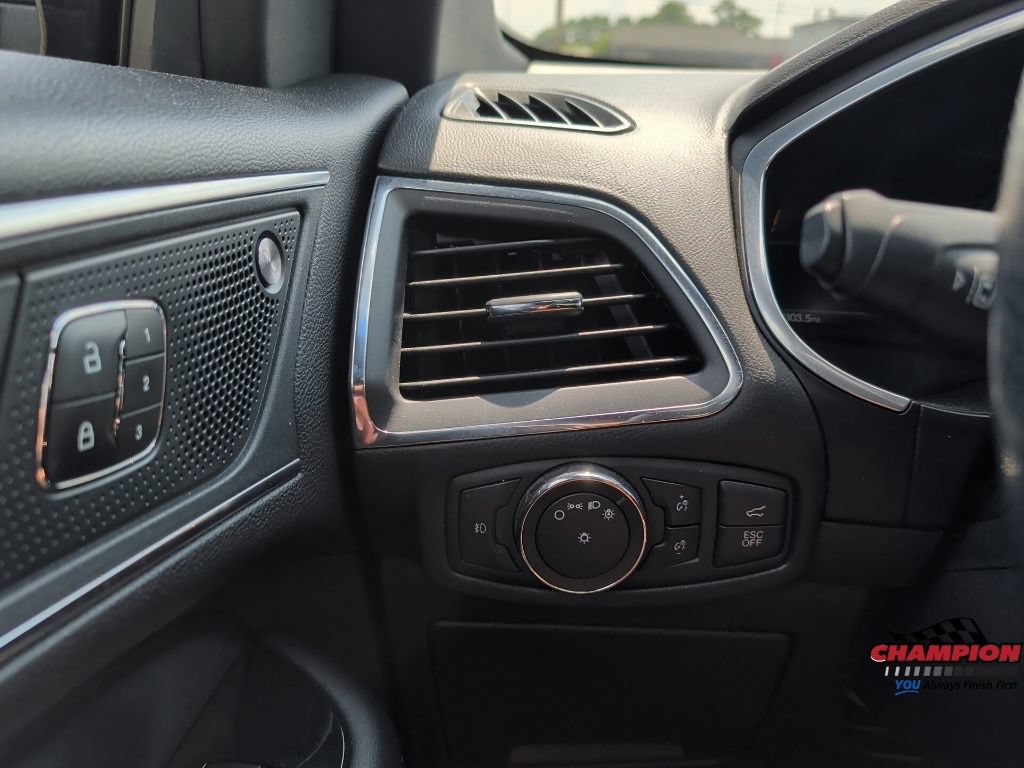 Used 2019 Ford Edge ST w/ Equipment Group 401A AWD/4WD image 27