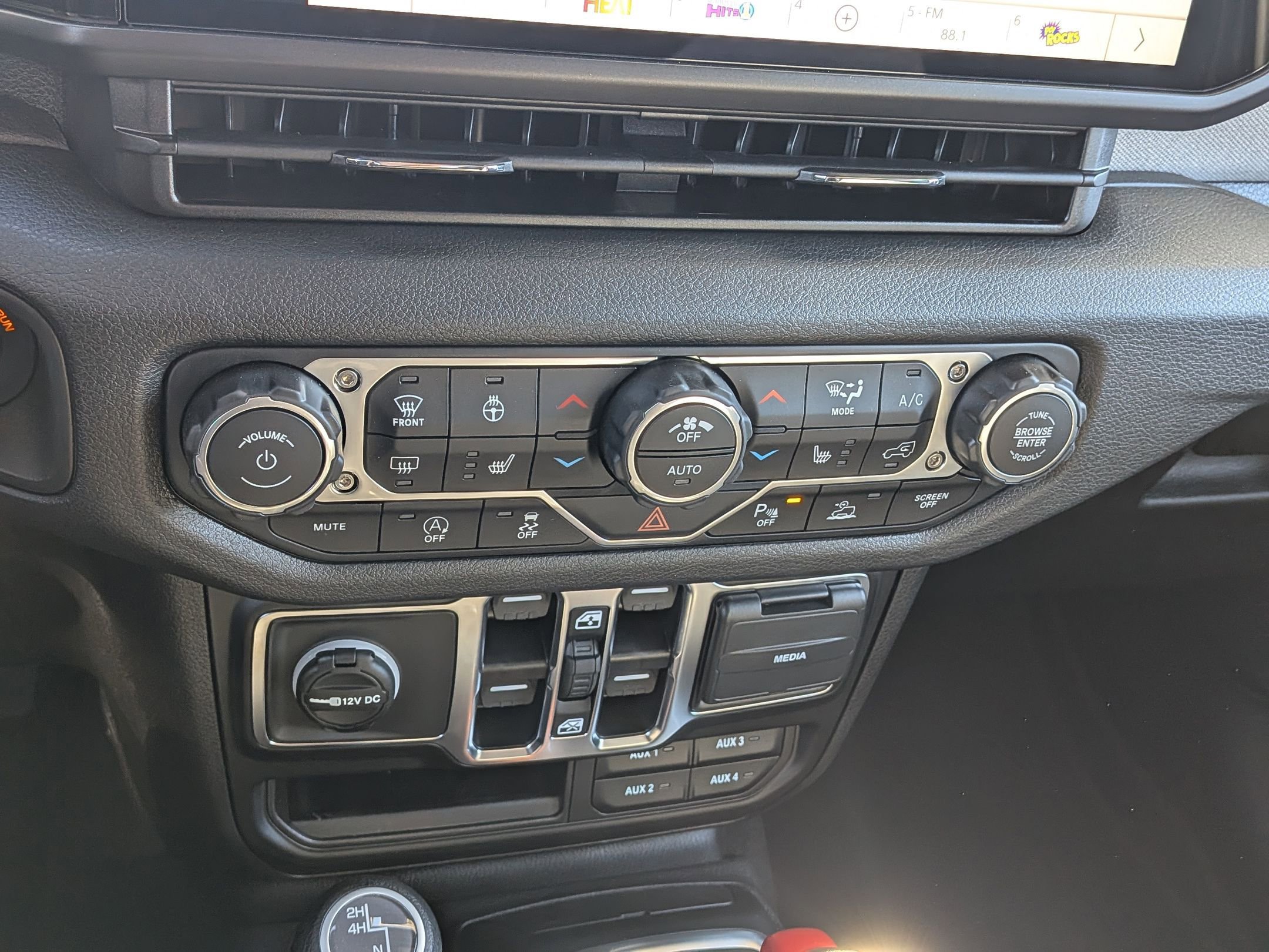 New 2025 Jeep Gladiator Sport image 19