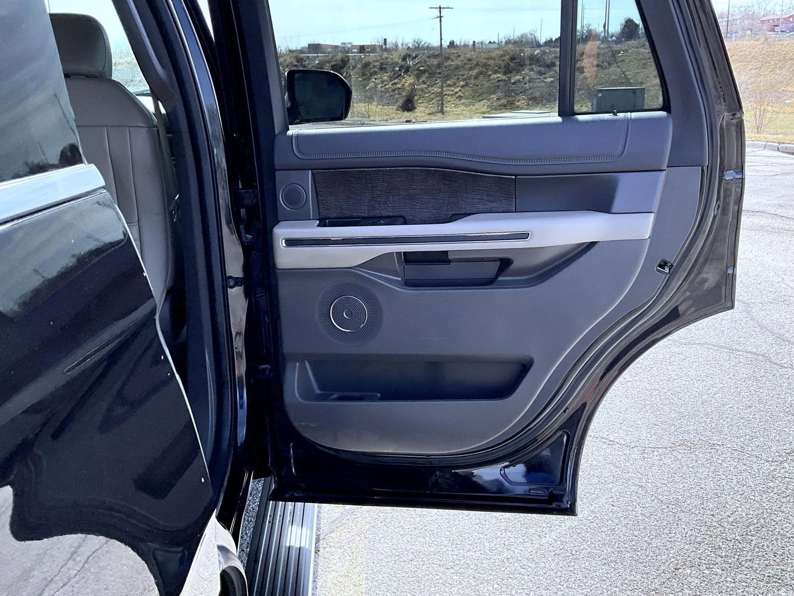 Used 2021 Ford Expedition Limited image 17