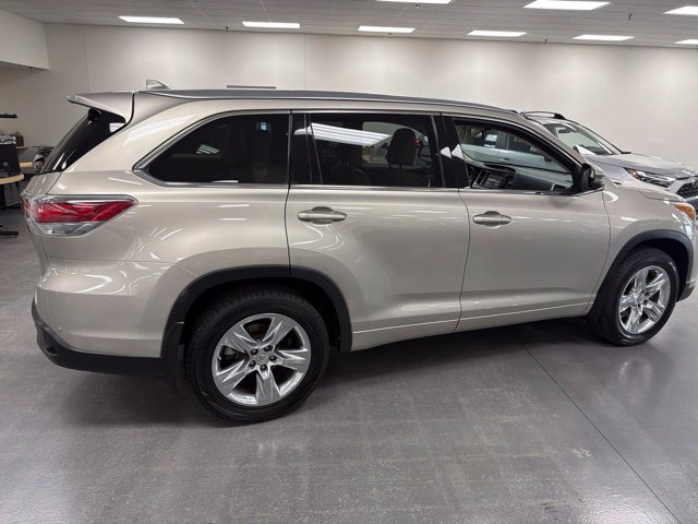 Used 2015 Toyota Highlander Limited AWD/4WD image 8
