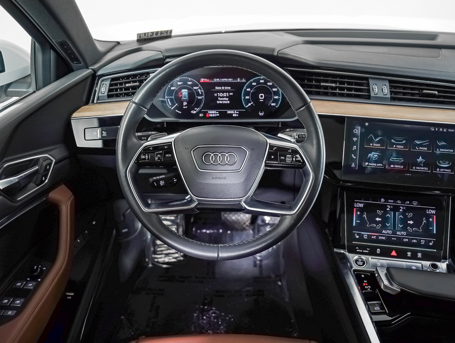 Used 2024 Audi Q8 e-tron Premium Plus w/ Premium Plus Package AWD/4WD image 14
