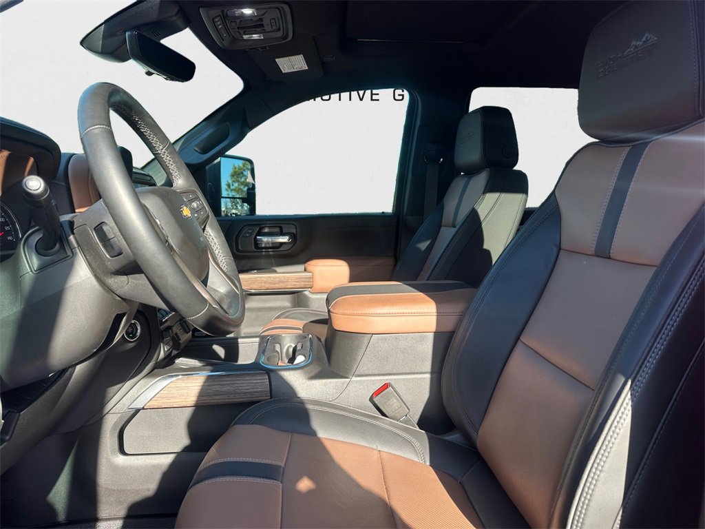 Used 2023 Chevrolet Silverado 2500 High Country w/ Technology Package image 27