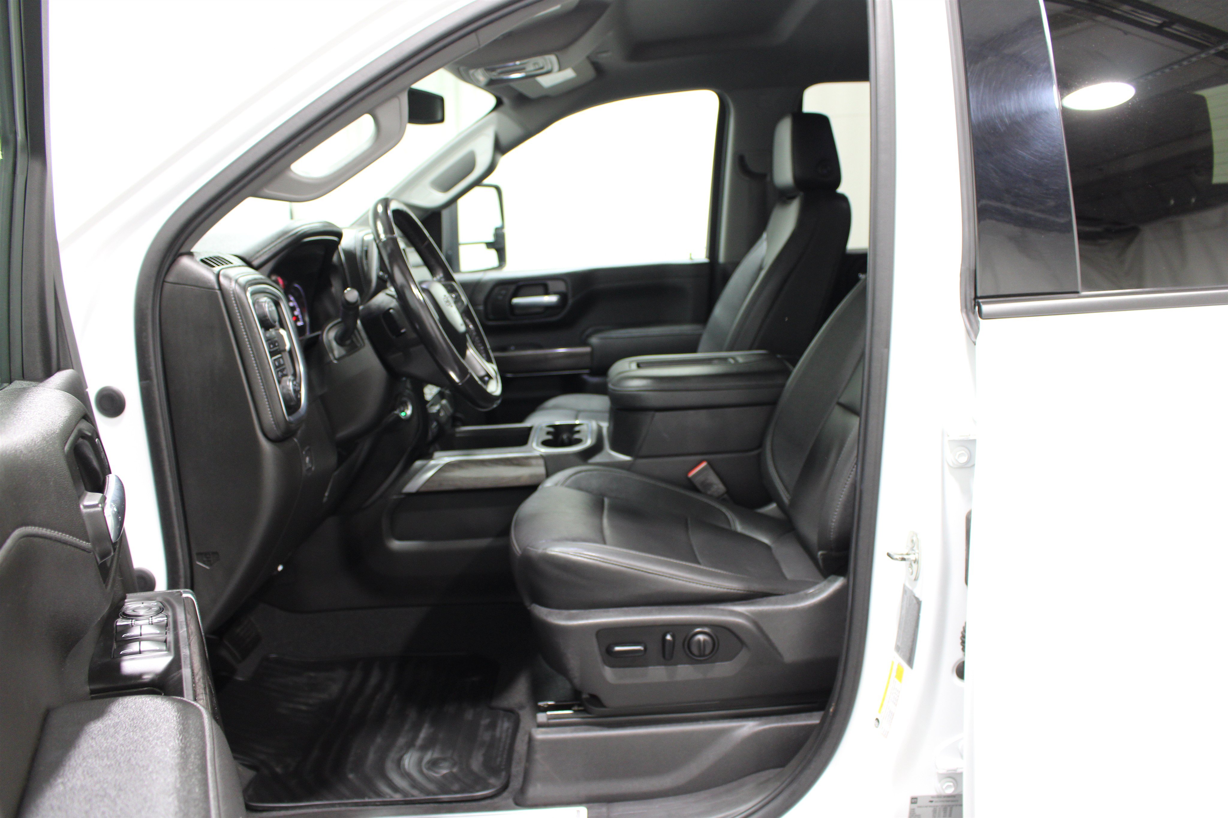 Used 2021 Chevrolet Silverado 2500 LTZ w/ LTZ Plus Package AWD/4WD image 3