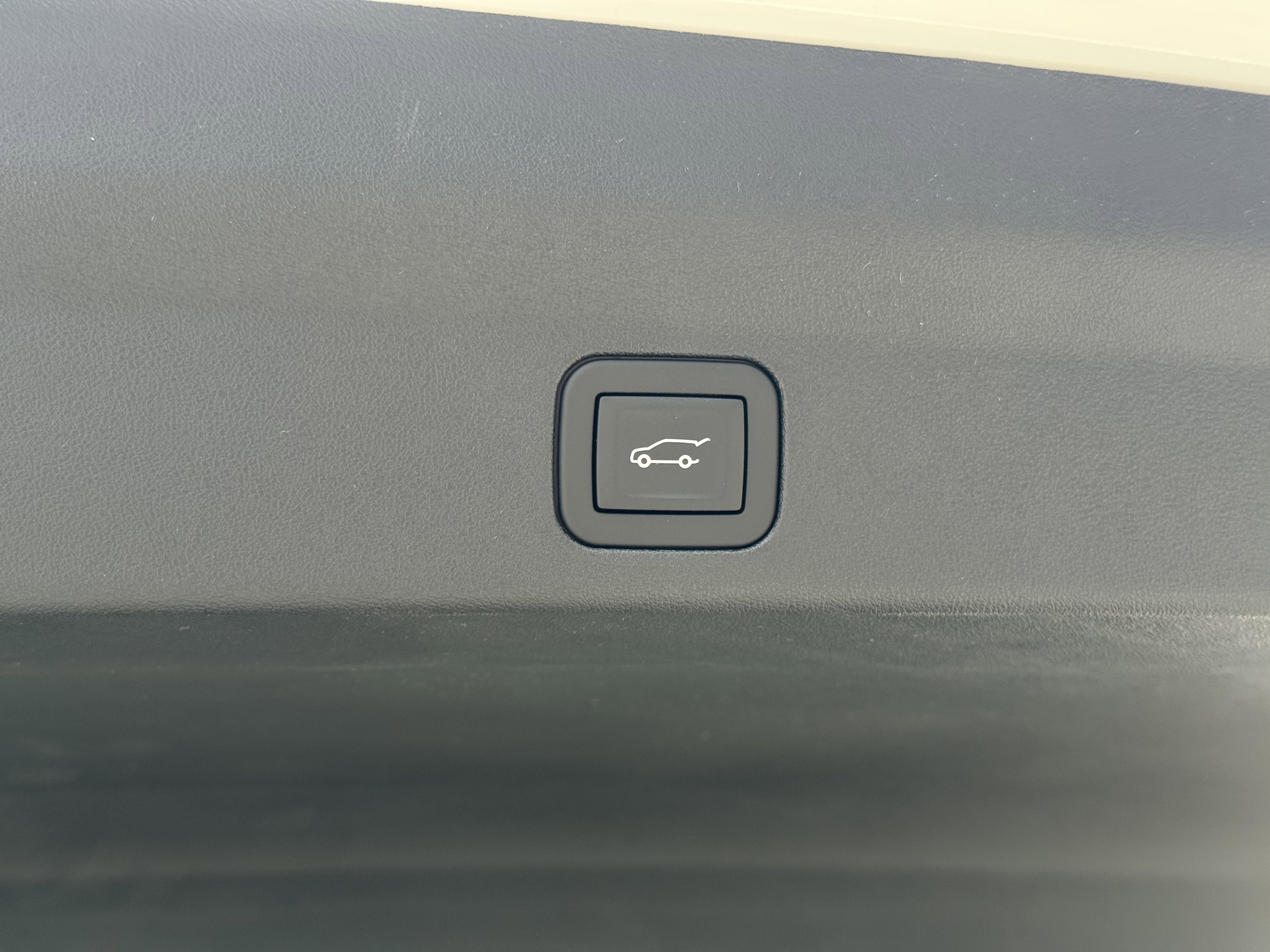 New 2025 Cadillac Escalade IQ Luxury 2 image 9