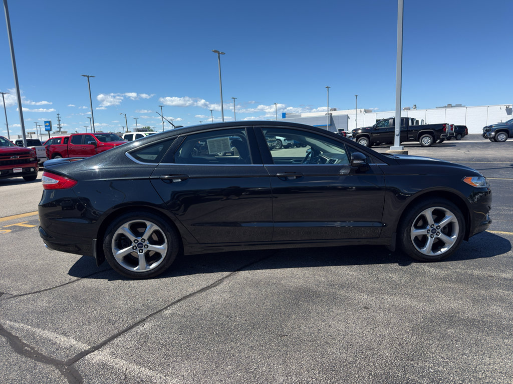 Used 2015 Ford Fusion SE w/ Equipment Group 201A FWD image 4