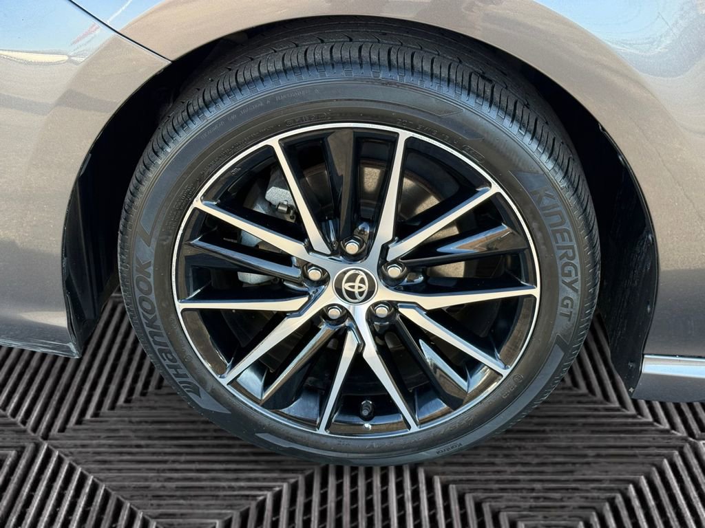 Used 2021 Toyota Camry SE w/ Cold Weather Package image 14