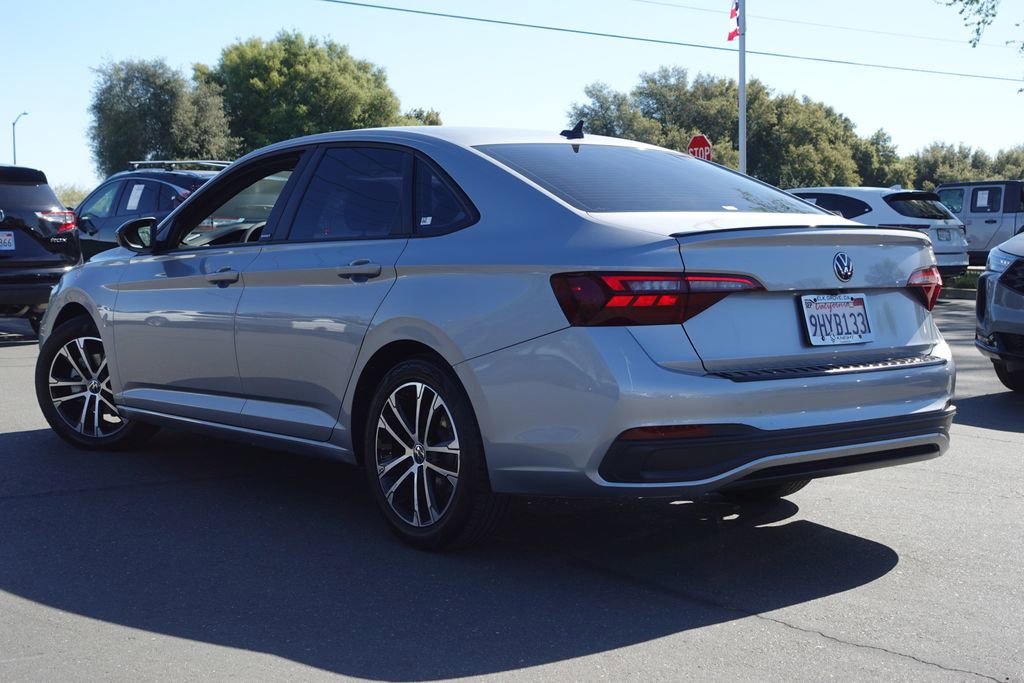 Used 2023 Volkswagen Jetta Sport image 9