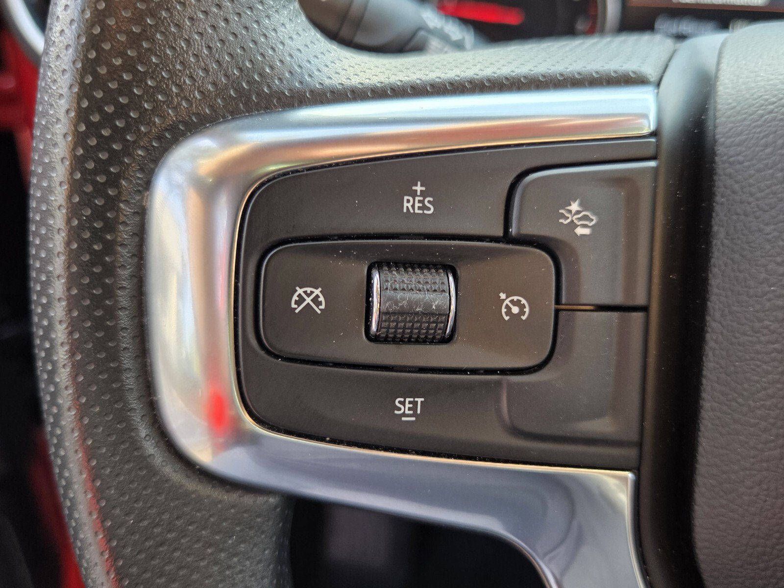 Certified 2025 Chevrolet Blazer LT FWD image 32