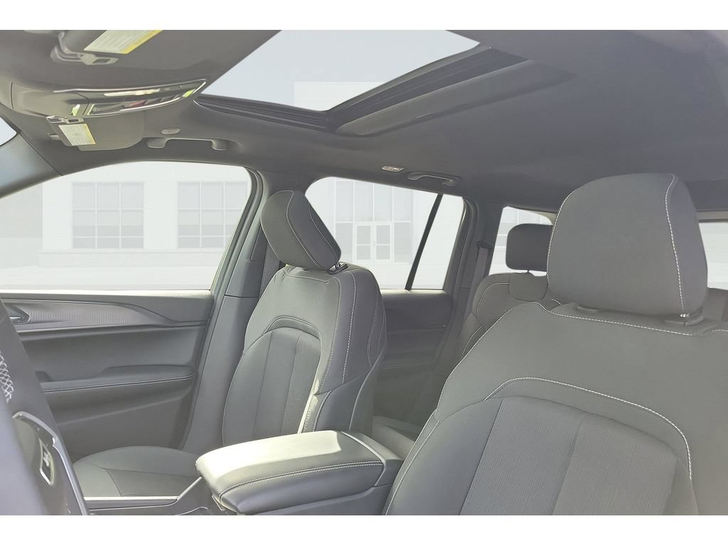 Used 2025 Jeep Grand Cherokee Laredo X AWD/4WD image 14