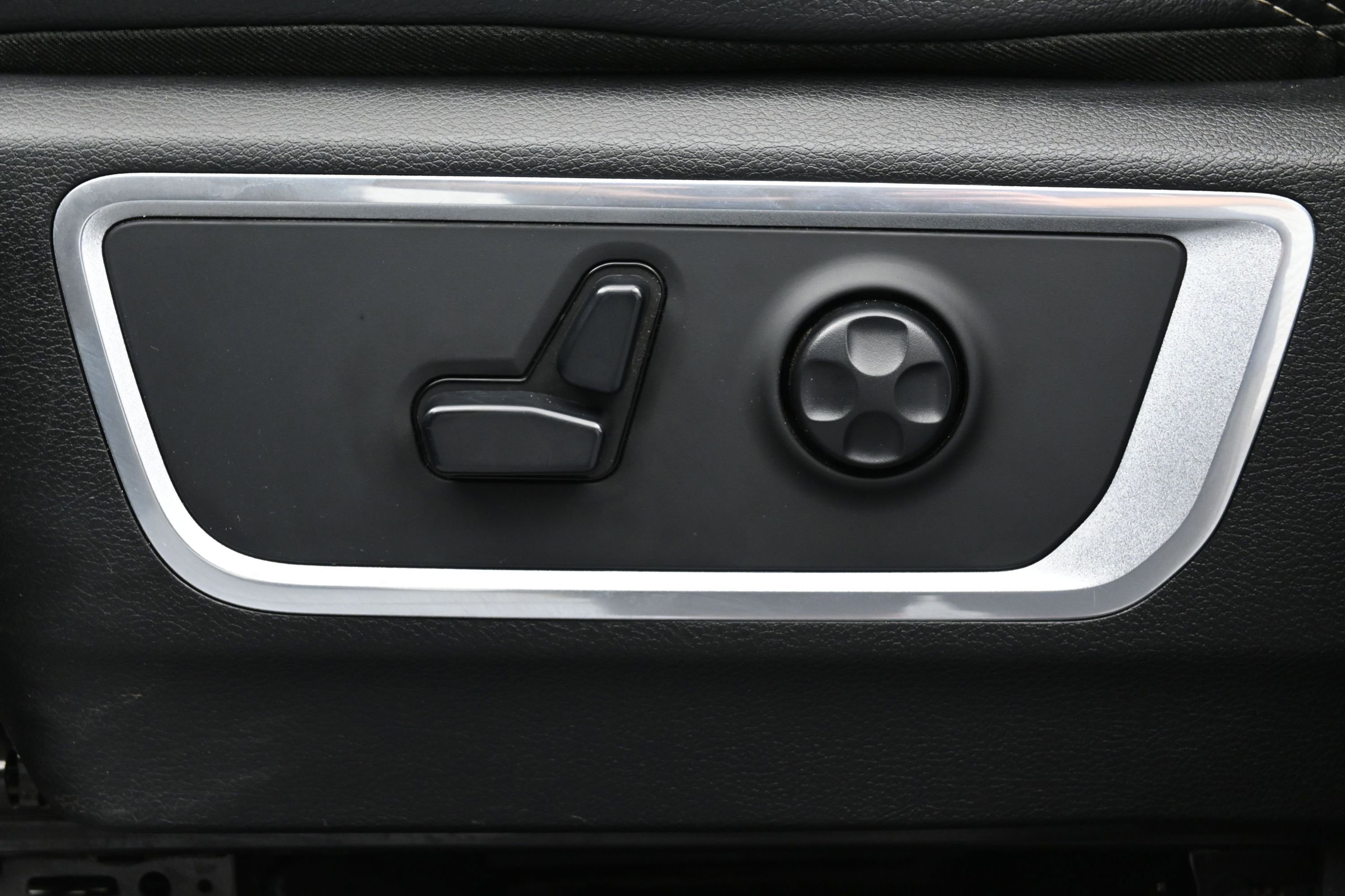 Used 2020 RAM 1500 Laramie w/ Sport Appearance Package AWD/4WD image 10