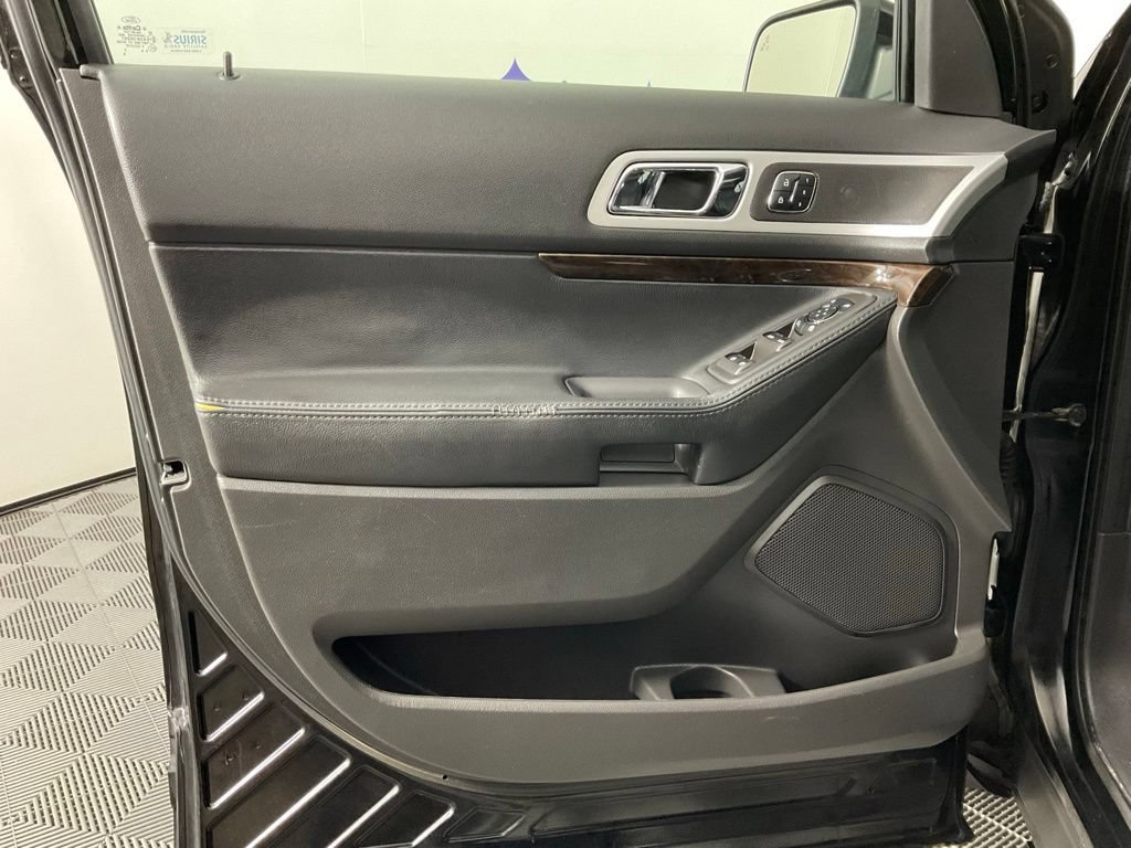 Used 2014 Ford Explorer Limited w/ Equipment Group 302A AWD/4WD image 12