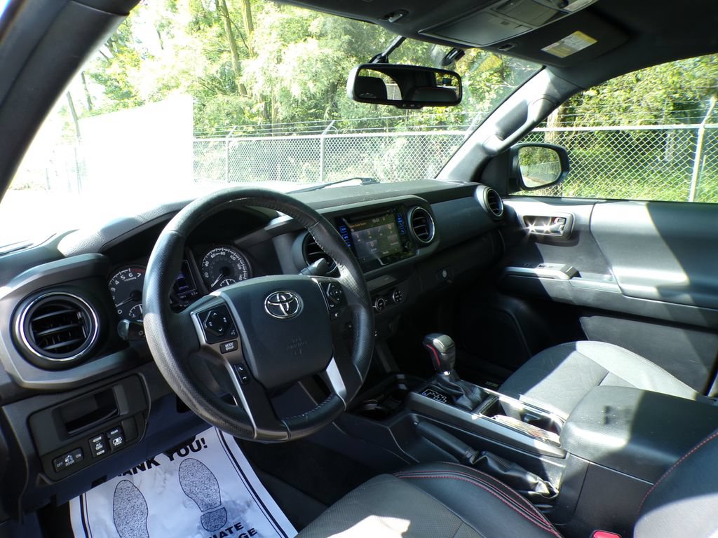 Used 2017 Toyota Tacoma TRD Sport w/ Tow Package RWD image 10