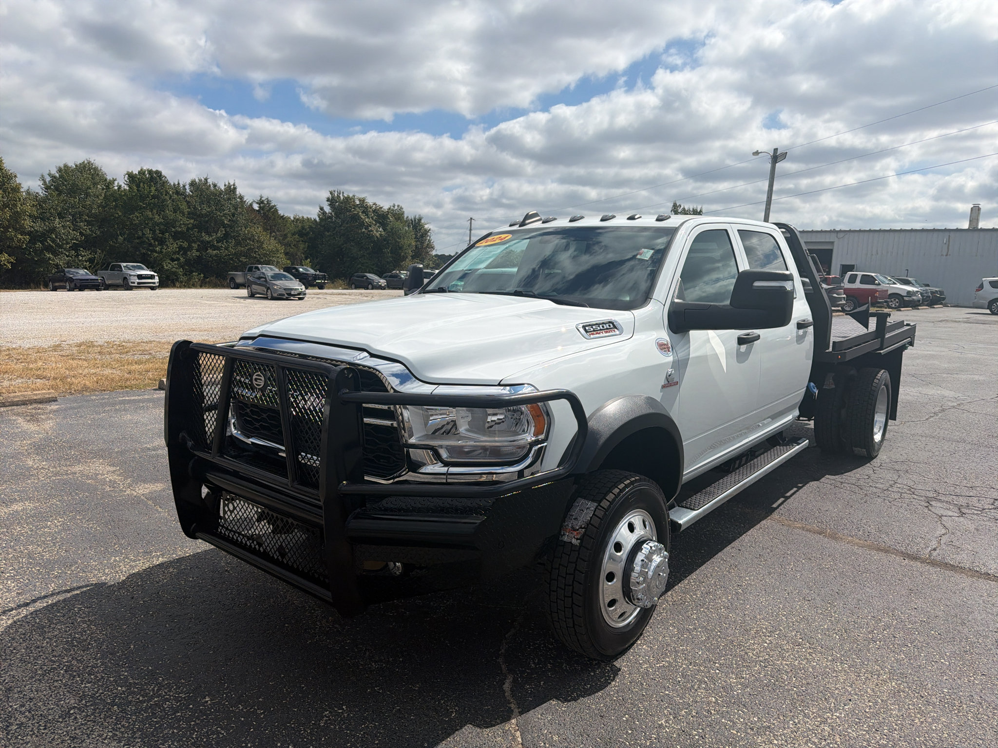 Used 2024 RAM 5500 Tradesman w/ Chrome Appearance Group AWD/4WD image 1
