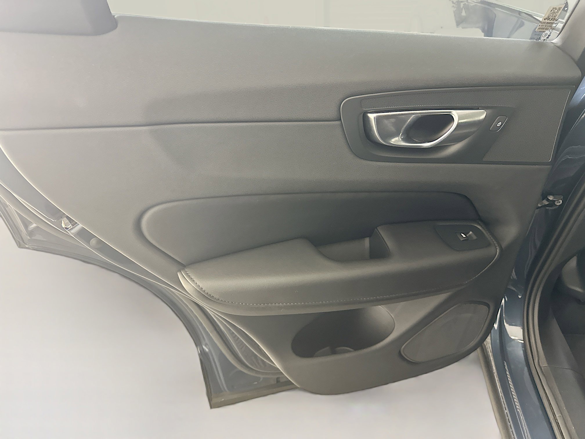 Used 2025 Volvo XC60 B5 Plus image 28