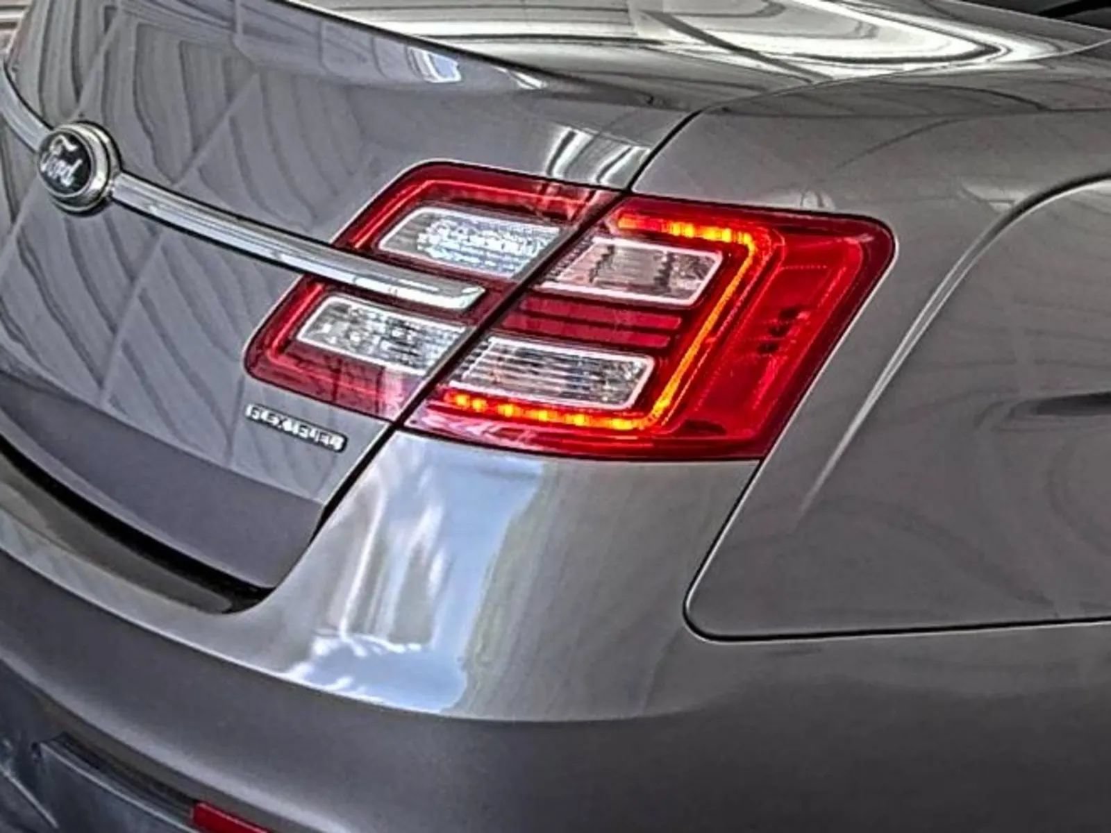 Used 2014 Ford Taurus SE FWD image 9