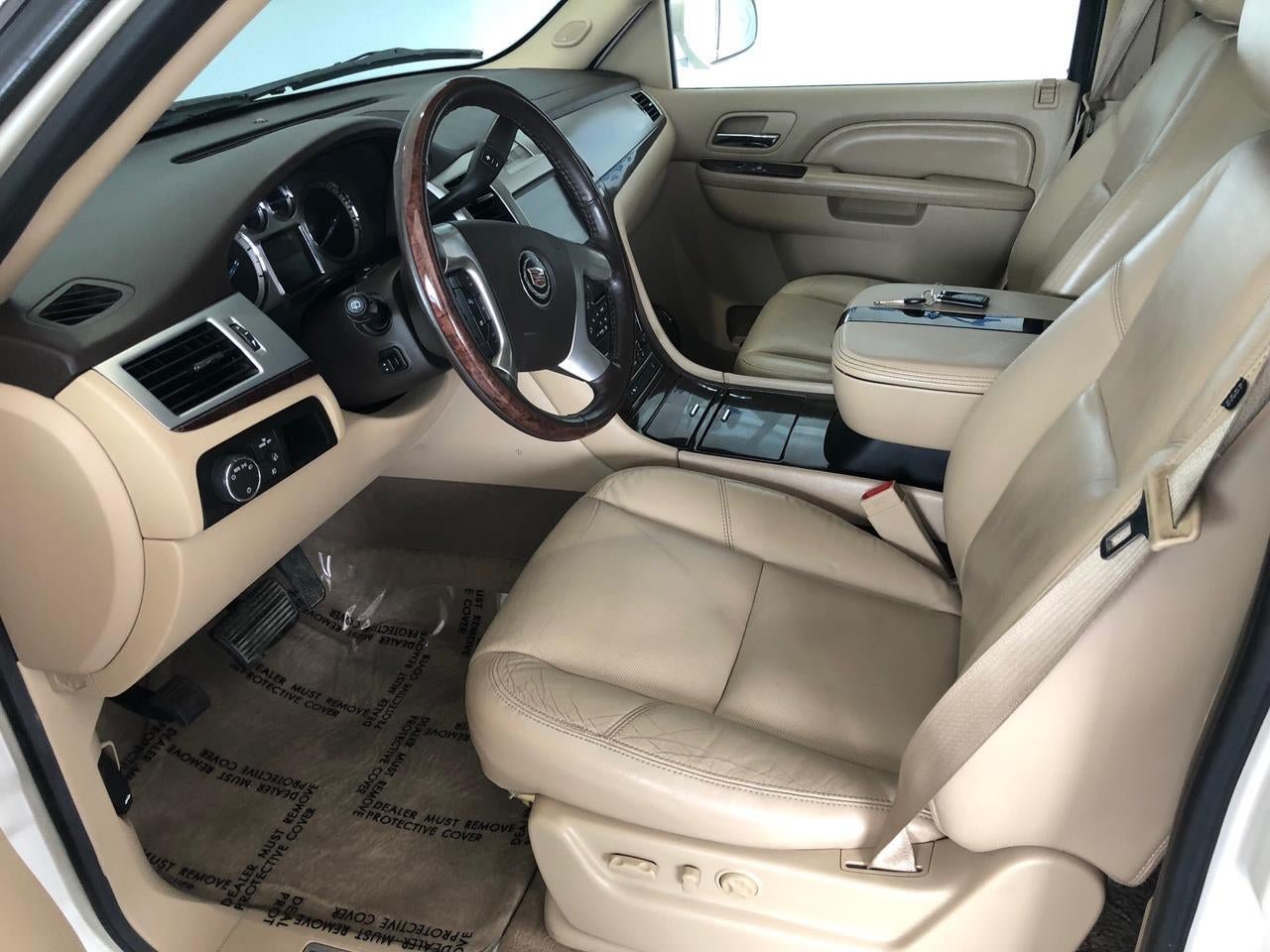 Used 2011 Cadillac Escalade Premium AWD/4WD image 7