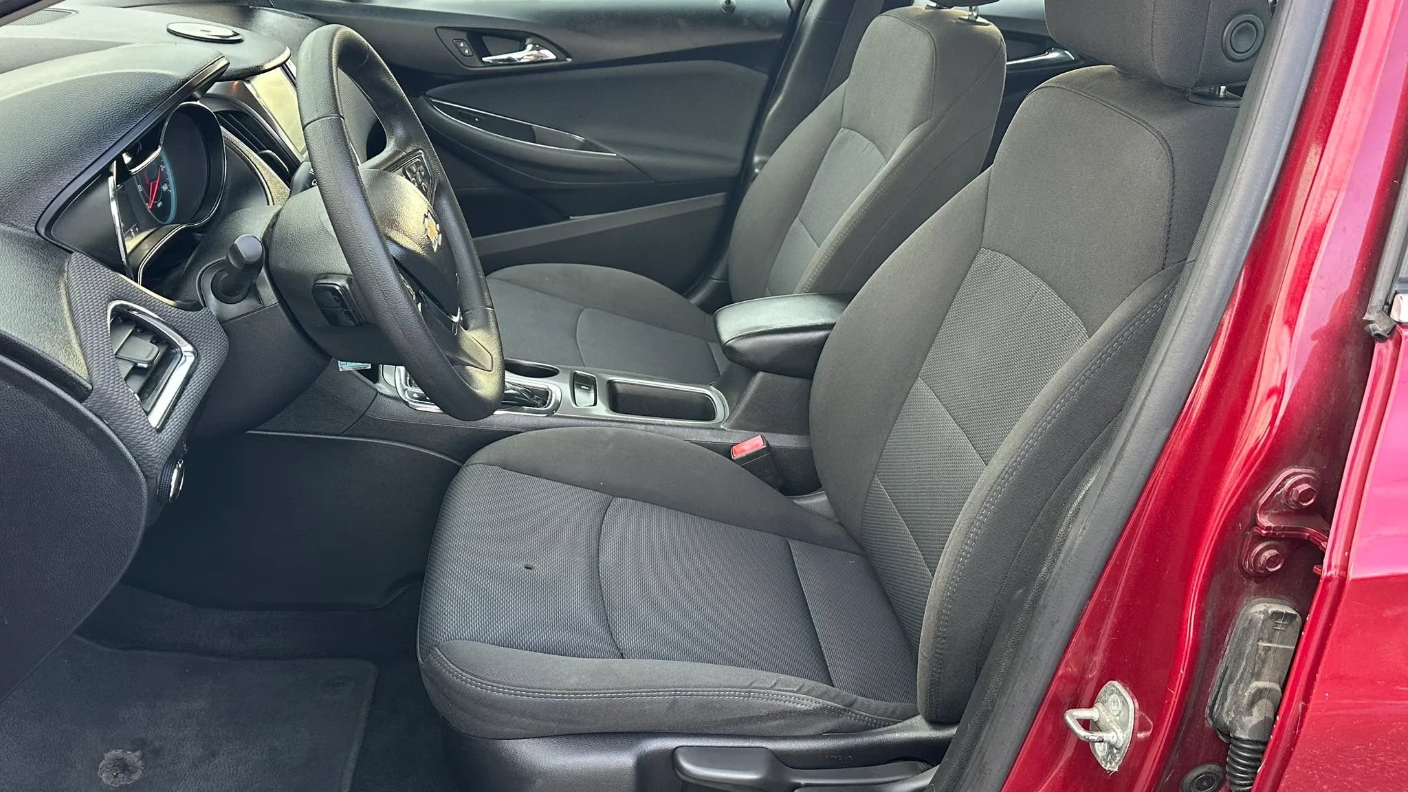 Used 2018 Chevrolet Cruze LT FWD image 8