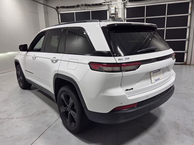 Used 2023 Jeep Grand Cherokee Altitude AWD/4WD image 8