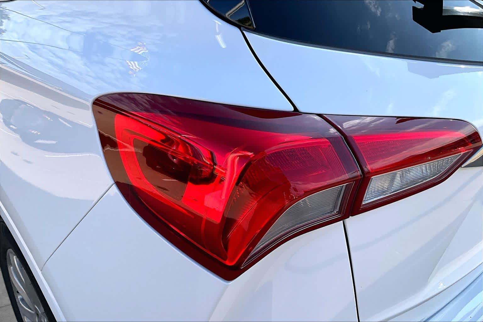 Used 2019 Buick Envision Essence FWD image 26