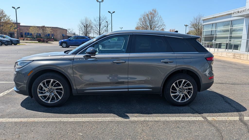 Used 2022 Lincoln Corsair AWD w/ Equipment Group 101A image 2