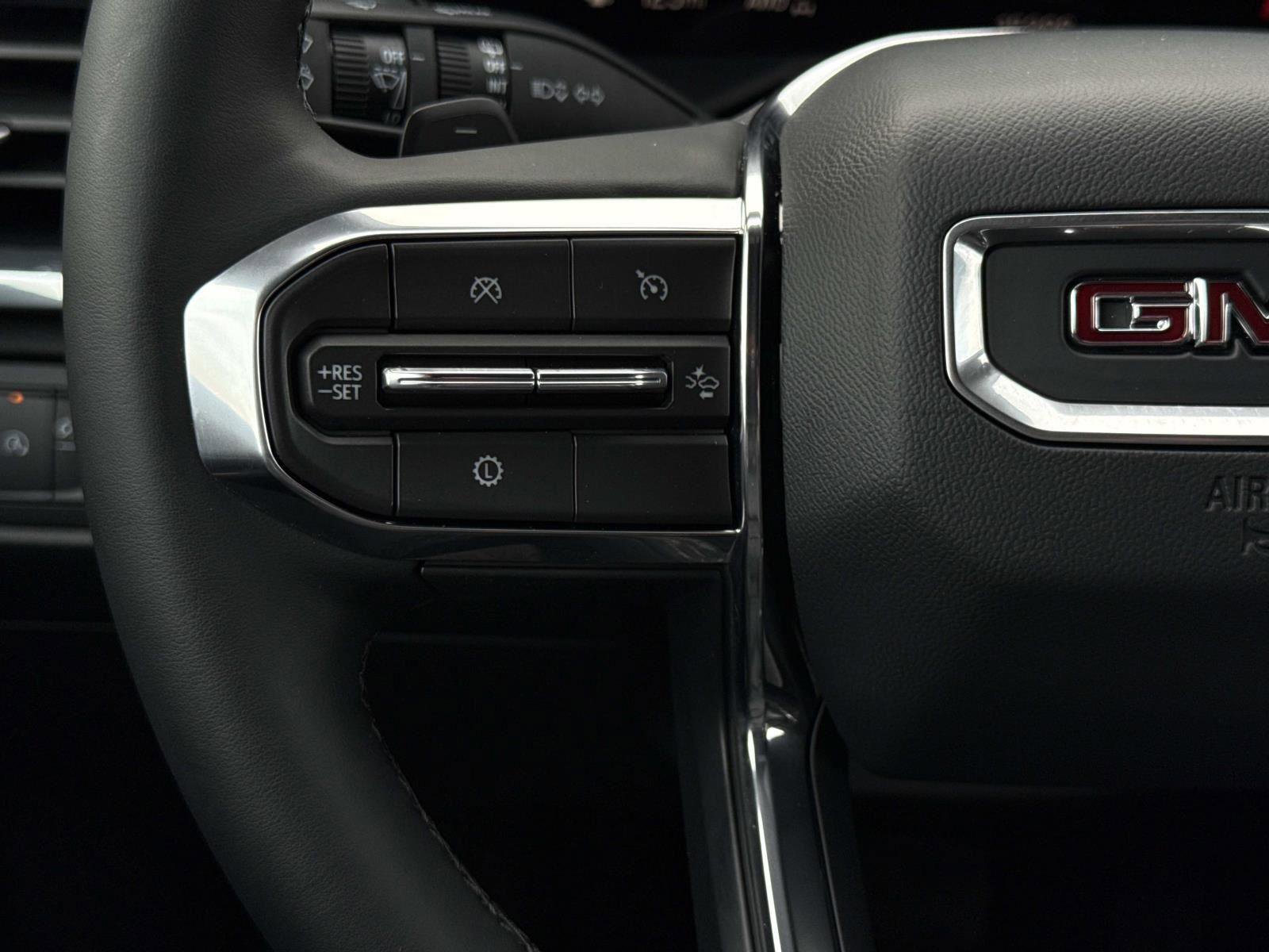 Used 2025 GMC Acadia Elevation image 8