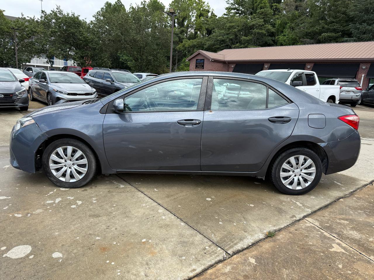 Used 2015 Toyota Corolla LE FWD image 2