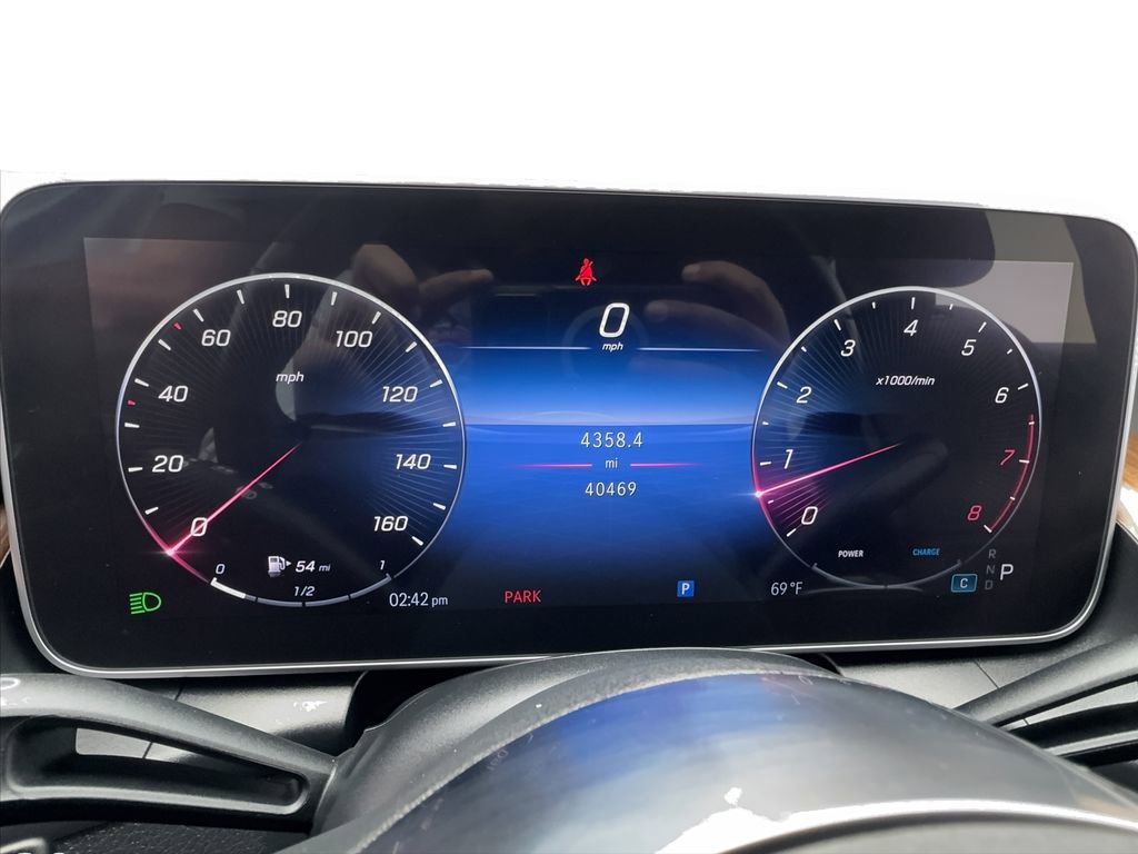 Used 2024 Mercedes-Benz GLC 300 4MATIC image 23