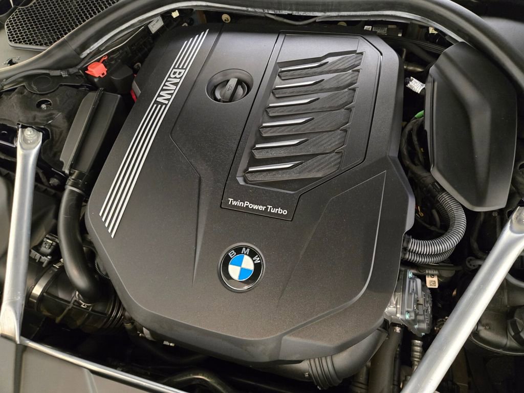 Used 2022 BMW 740i w/ M Sport Package image 29
