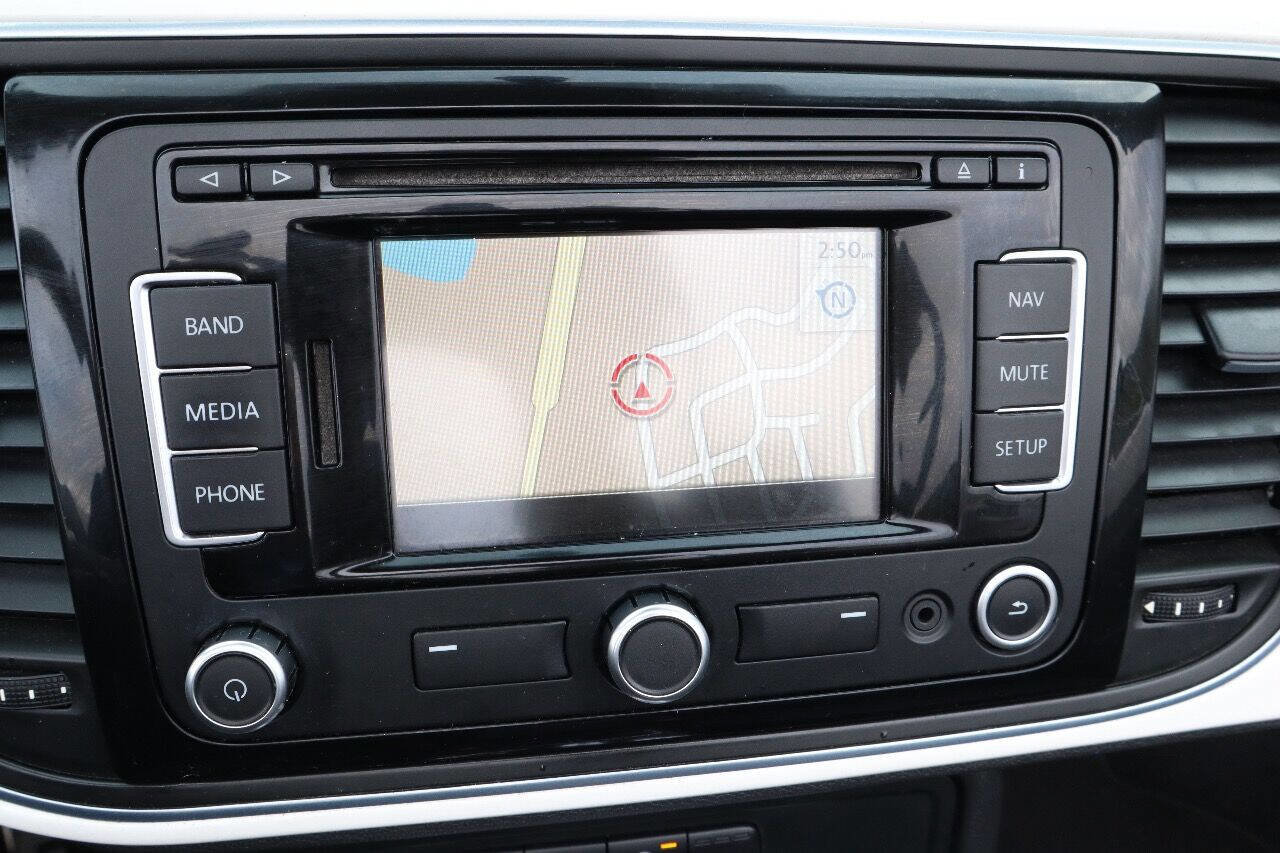 Used 2013 Volkswagen Beetle 2.5 image 8