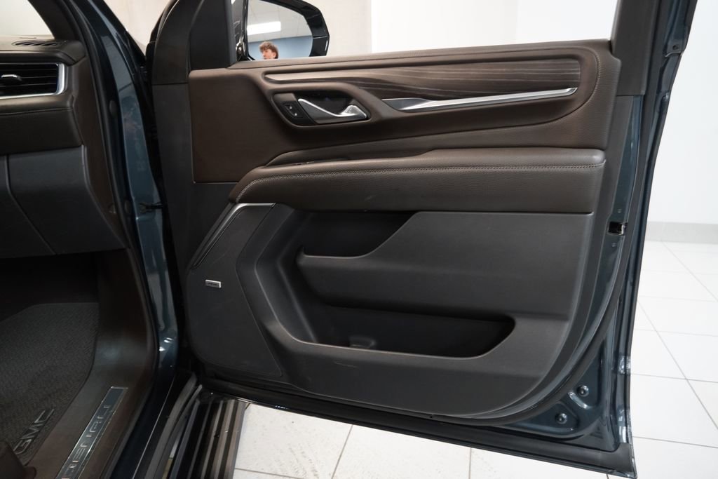 Used 2021 GMC Yukon XL Denali w/ Denali Premium Package image 31