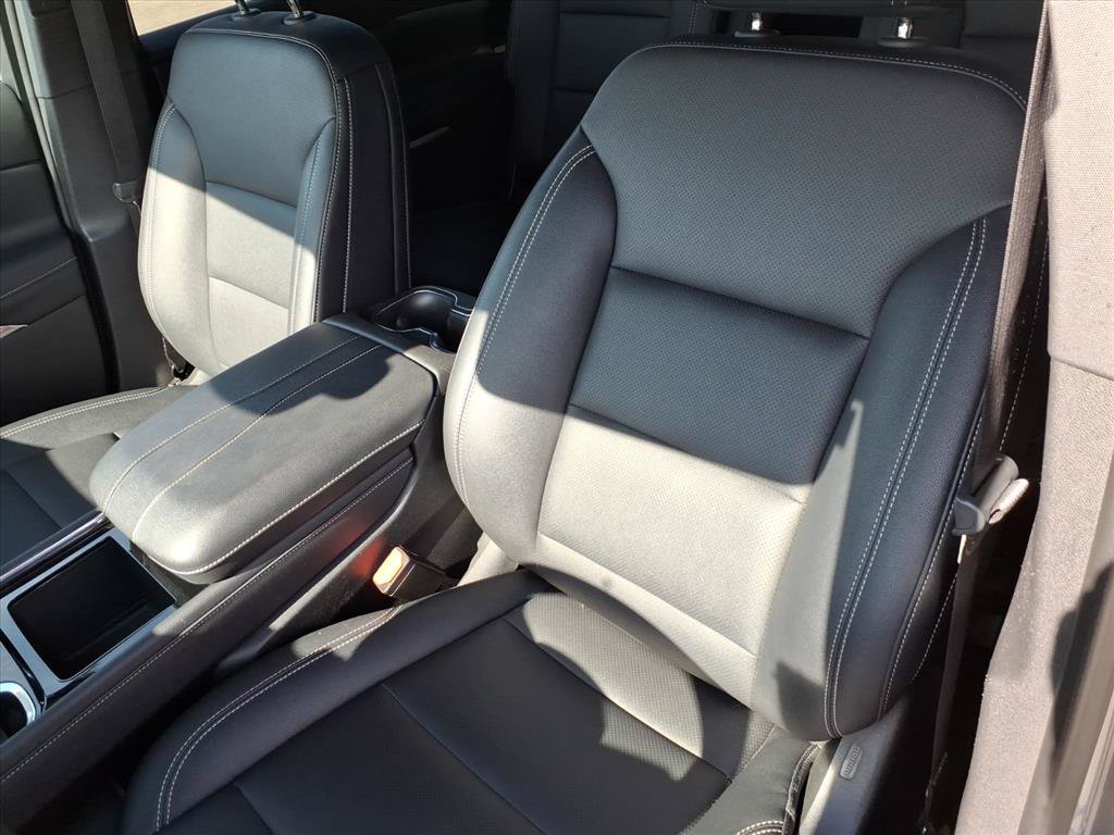 Used 2025 Chevrolet Traverse LT FWD image 18