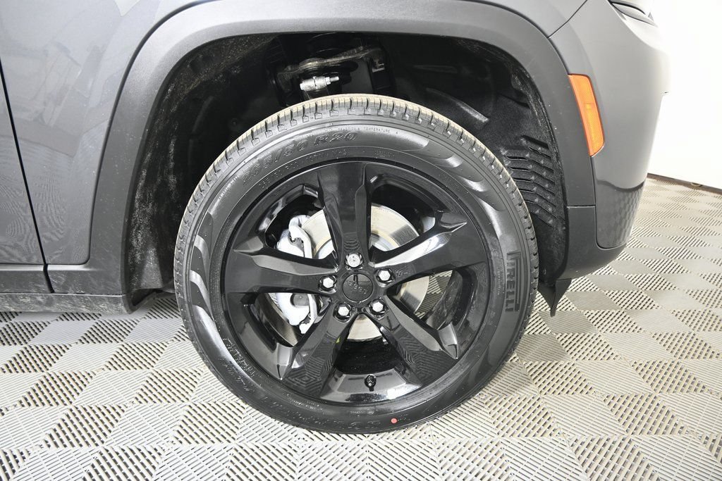 New 2026 Jeep Grand Cherokee Limited w/ Limited Altitude Package AWD/4WD image 11