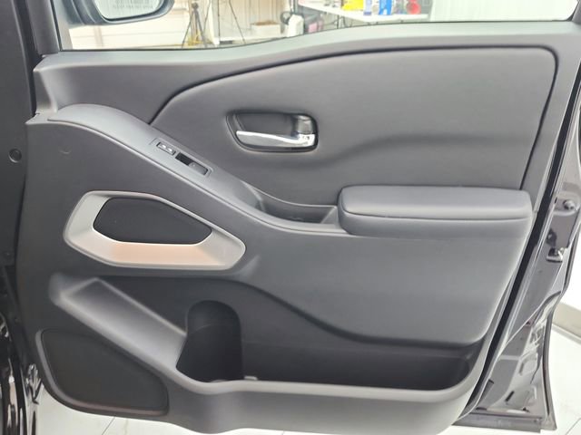 Used 2025 Nissan Frontier SV image 35